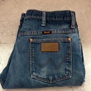 Wrangler men’s distressed denim pants